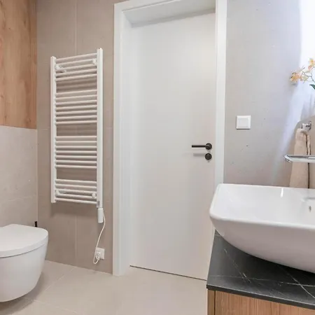 Modern Stylish With Castle View Apartman