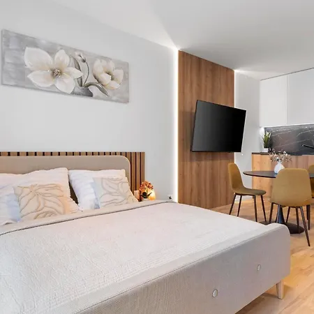 Апартаменты Modern Stylish With Castle View *